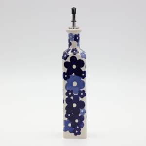 Olive oil bottle with pourer square (A544 D126)             